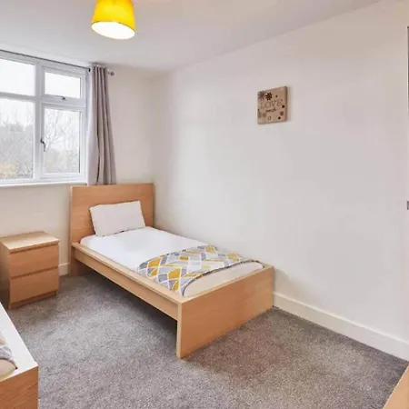 2-bedroom Serviced 2 Apartment *